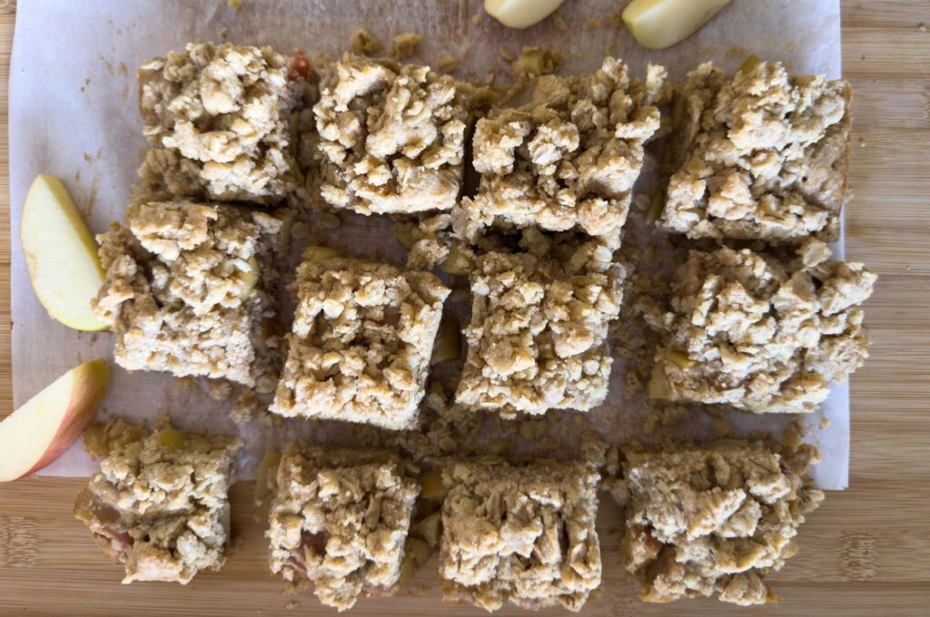 apple crumble bars cut up