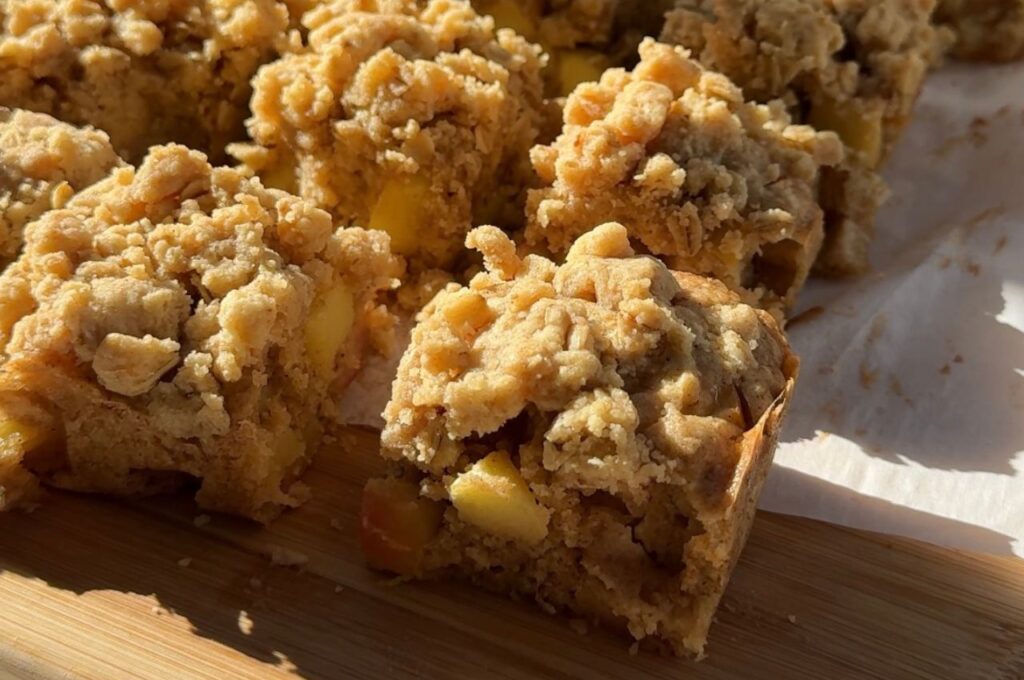 apple crumble bars on plate